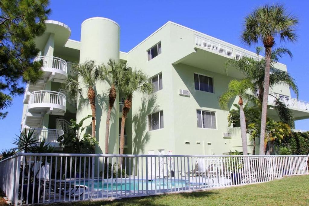 Chart House Suites And Marina Clearwater Beach Exteriör bild