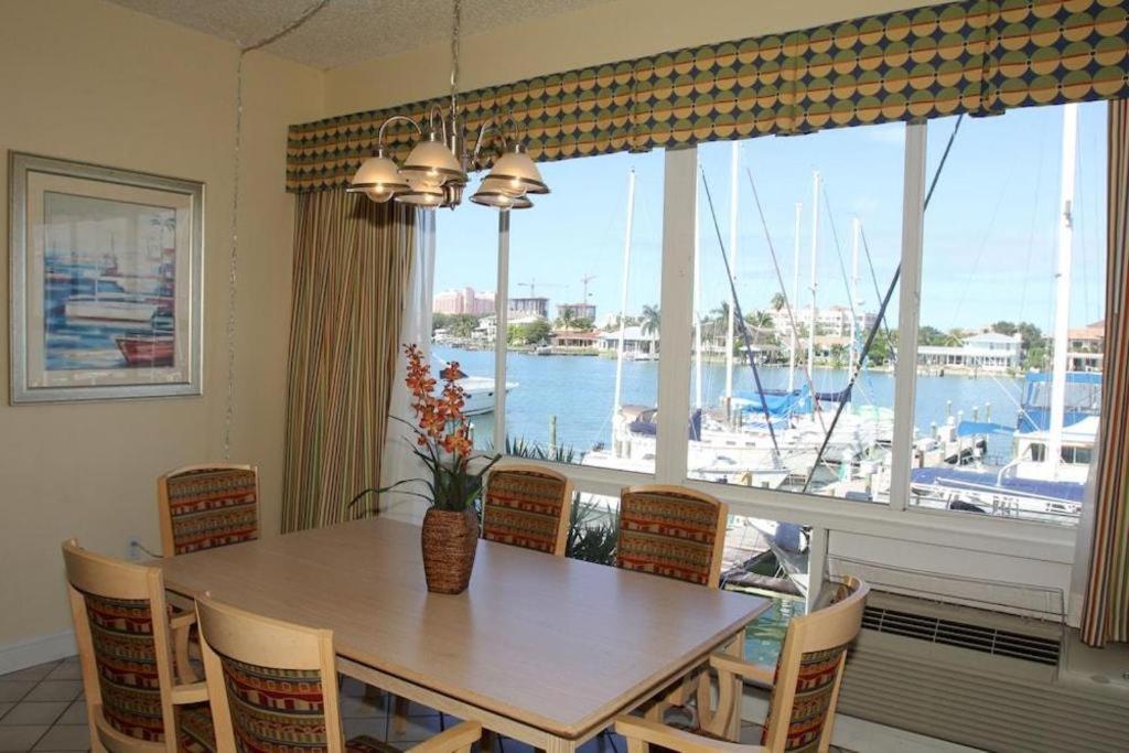 Chart House Suites And Marina Clearwater Beach Exteriör bild